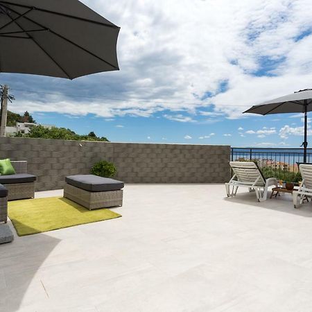 Apartments Lidija - Sea View Apartment With Exclusive Right Of Using Hot Tub Or Split Level Apartment With Exclusive Right Of Using Pool Podstrana Luaran gambar