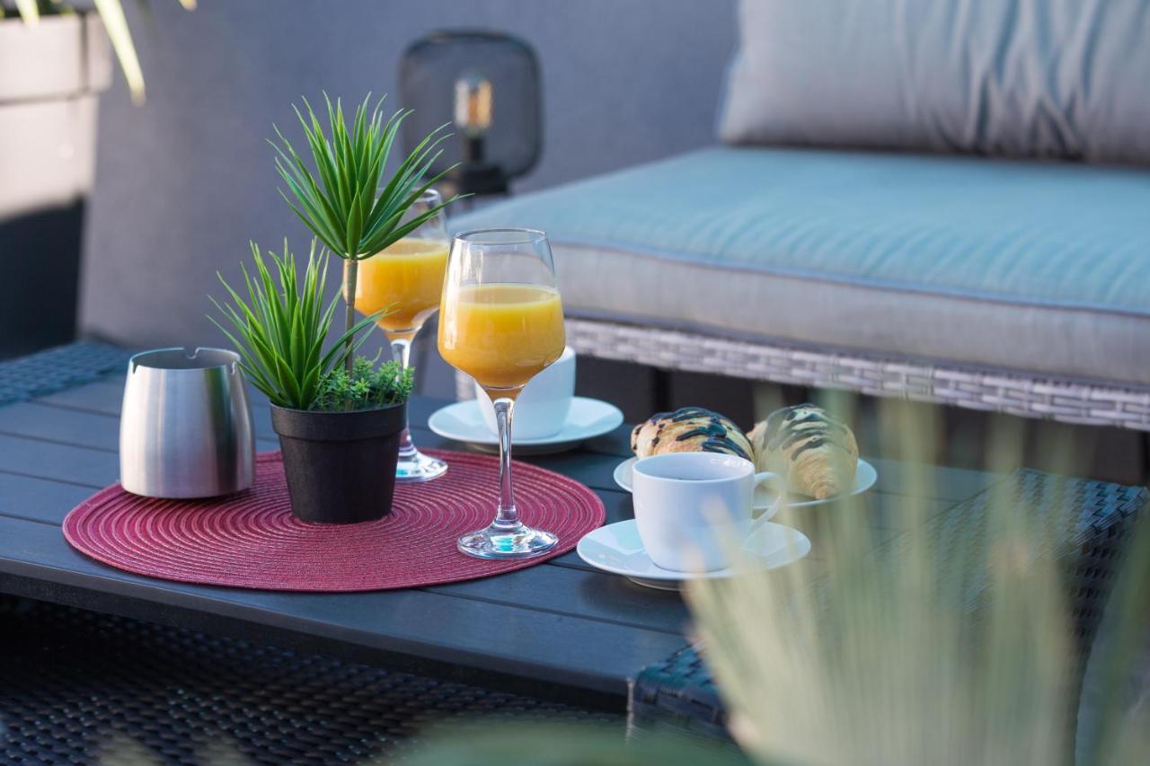 Apartments Lidija - Sea View Apartment With Exclusive Right Of Using Hot Tub Or Split Level Apartment With Exclusive Right Of Using Pool Podstrana Luaran gambar