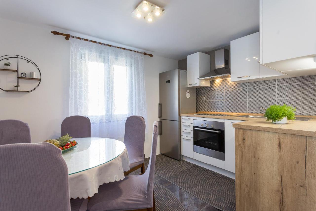 Apartments Lidija - Sea View Apartment With Exclusive Right Of Using Hot Tub Or Split Level Apartment With Exclusive Right Of Using Pool Podstrana Luaran gambar