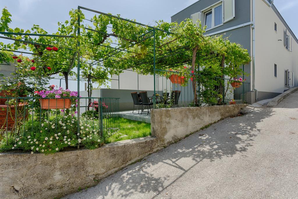 Apartments Lidija - Sea View Apartment With Exclusive Right Of Using Hot Tub Or Split Level Apartment With Exclusive Right Of Using Pool Podstrana Luaran gambar