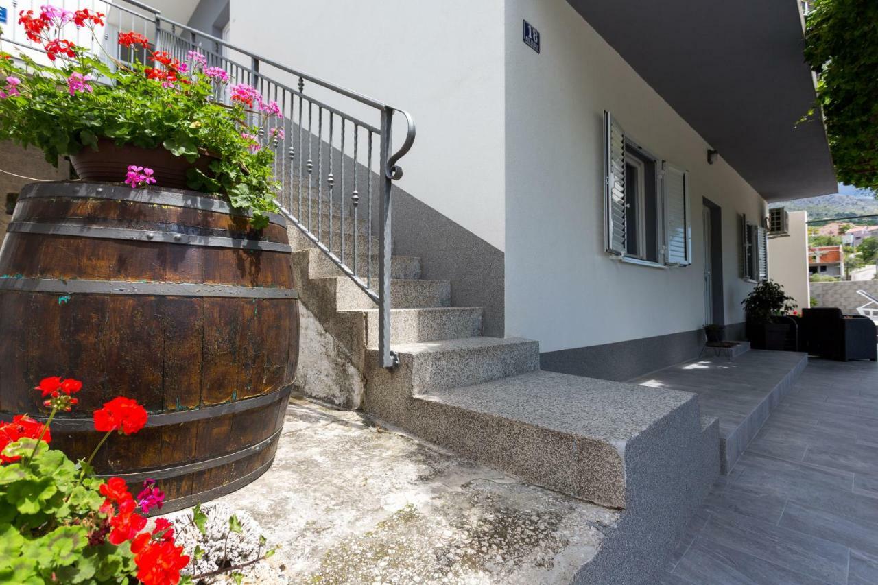 Apartments Lidija - Sea View Apartment With Exclusive Right Of Using Hot Tub Or Split Level Apartment With Exclusive Right Of Using Pool Podstrana Luaran gambar