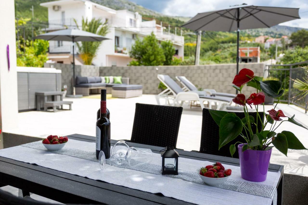 Apartments Lidija - Sea View Apartment With Exclusive Right Of Using Hot Tub Or Split Level Apartment With Exclusive Right Of Using Pool Podstrana Luaran gambar