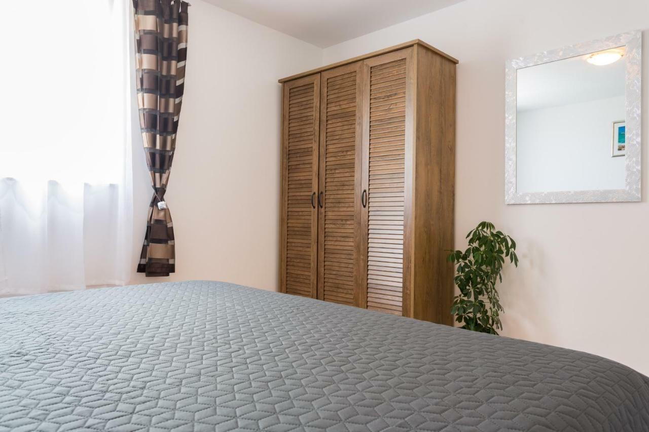 Apartments Lidija - Sea View Apartment With Exclusive Right Of Using Hot Tub Or Split Level Apartment With Exclusive Right Of Using Pool Podstrana Luaran gambar